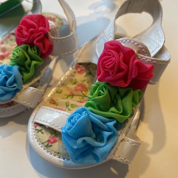 Laura Ashley SZ 2 Open Toe Baby Sandals Flower Shoes New - Picture 2 of 8